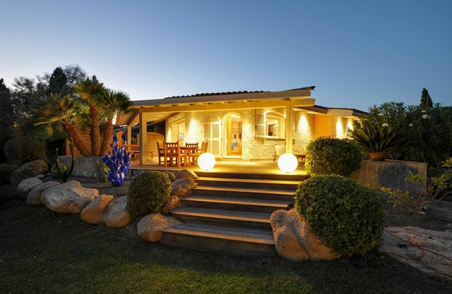 Villa Excepcional con increíble vista hacia un jardín pacífico