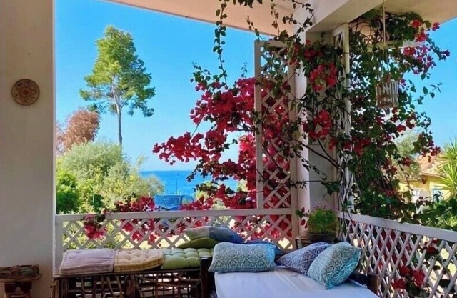 Villa Mare, en la costa entre Gaeta y Sperlonga a pocos metros del mar