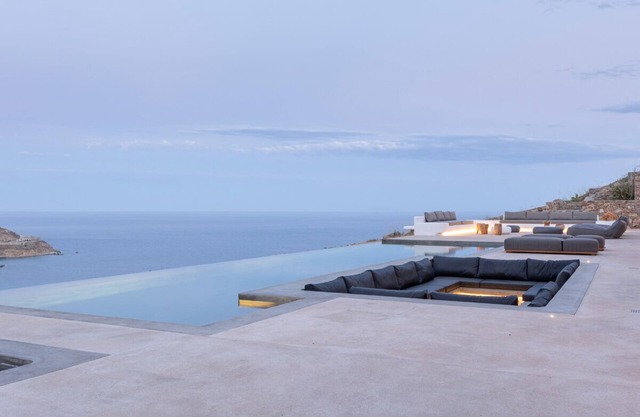 Villa Maxim/Amazing sea views /large outdoor areas with 2 pools & 2hot-tubs