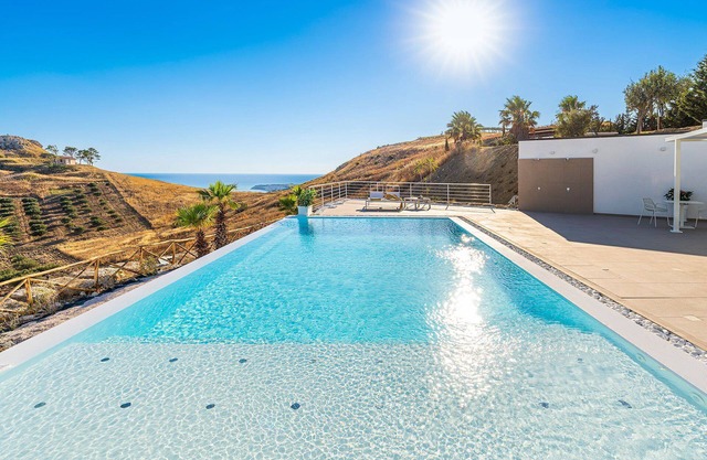 Villa en Cattolica Eraclea con 4 habitaciones, capacidad 8