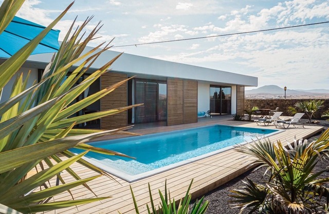 Villa Nerea- moderna con piscina climatizada