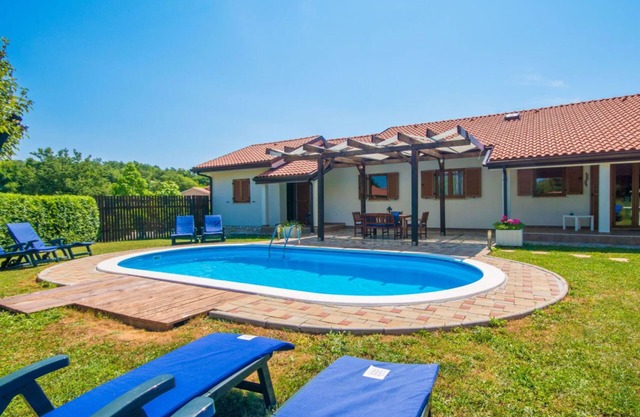 Casa de vacaciones Nika con piscina