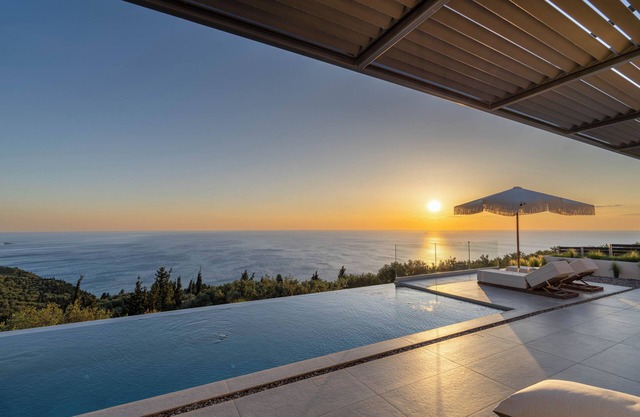 Villa 'Nimbus Villas' with Sea View, Wi-Fi and Air Conditioning