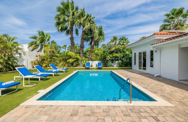 Villa Noah Your Luxurious 4BR Retreat by Bocobay