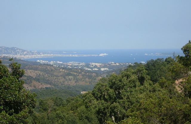 Villa de 240 m2, de 10 a 15 personas, magnífica vista al mar.