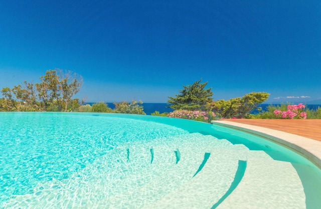 Independent villa with sea view