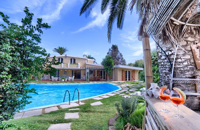 Villa Oleandra Quartu Sant'Elena, 4bdr-private pool- tennis-car park-big garden