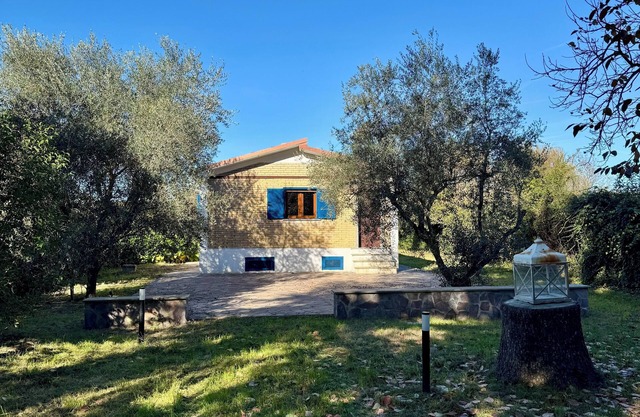 Villa on Lake Bolsena, air conditioning, large garden, pets allowed