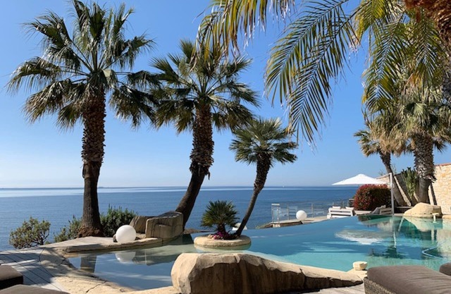 Excepcional villa con piscina y acceso a la playa privada para 10 personas