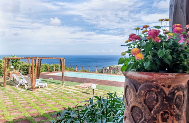 Villa 'Patrizia' con vistas al mar, Wi-Fi y aire acondicionado