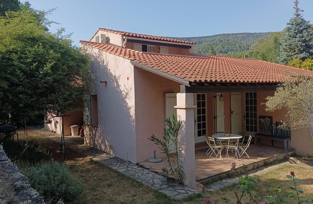 Villa Provençale au Calme Entourée de Verdure, Animaux de Compagnie Acceptés !