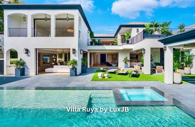 Villa Ruya by LuxJB 🏆 Beverly Hills Flats Mega Mansion 🏆 Cinema 🏆 Gym 🏆 Sauna