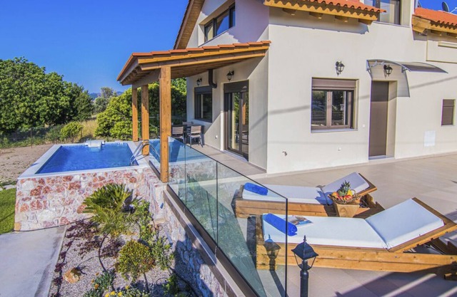 Villa Salakos - Tres Habitaciones Villa, Capacidad 6