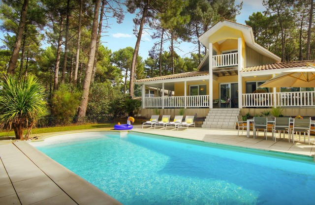 Villa con piscina privada cerca de las playas de surf y lagos - OVO Network
