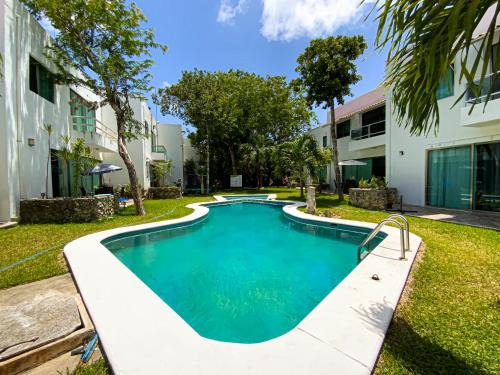 Villa Selvática con Piscina Privada en Playa del Carmen