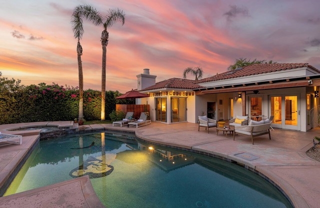 Villa Sirena – Luxe Palm Springs Poolside Getaway
