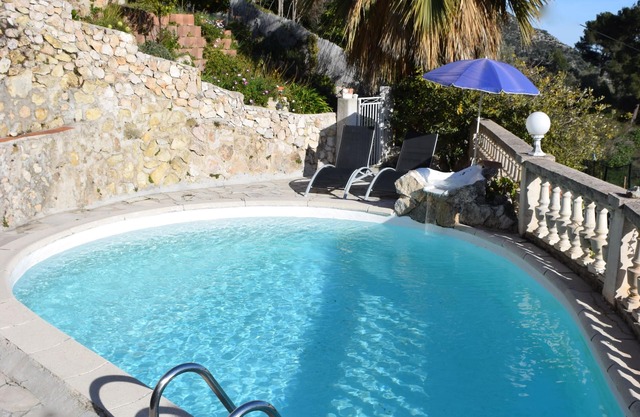 VILLA SOLARIS Estudio independiente en la villa con piscina