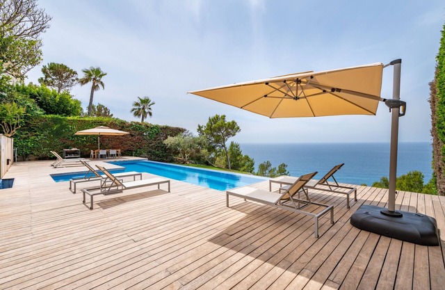 Herce Property - Minimalist & Mediterranean