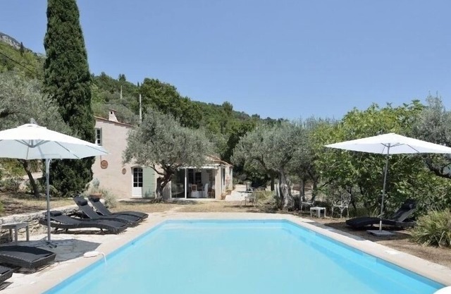 Villa espaciosa y auténtico sur-frente a la piscina y terrazas