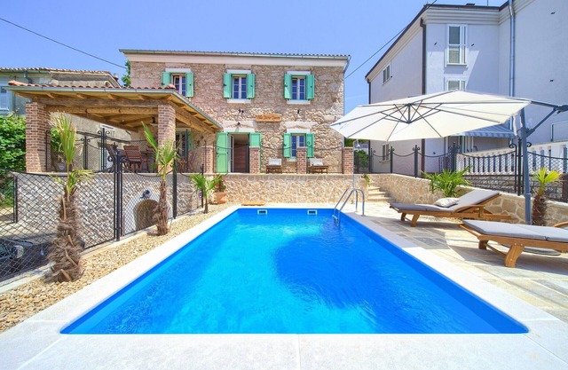 Villa Stone Queen