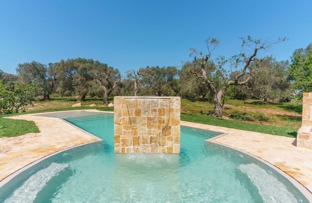 Villa 'Trulli Corte Kalia' with Private Pool, Wi-Fi and Air Conditioning