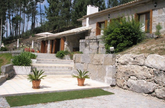 Villa con piscina privada (con 23700 m2 de áreas verdes) a 40 km de OPORTO