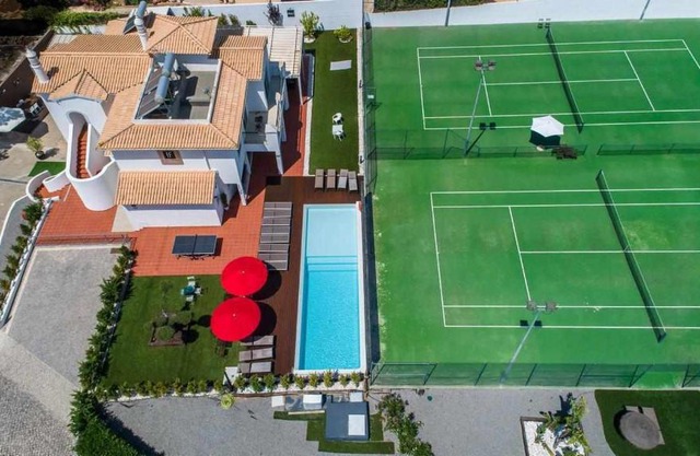 Villa w Private Pool, Tennis Courts & Golf Putt