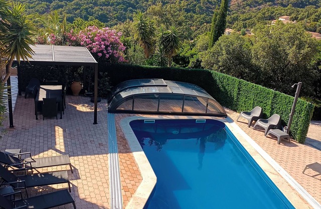 Villa con vista al mar, piscina climatizada de 3 o 5 habitaciones (6-8 personas) wifi silencioso