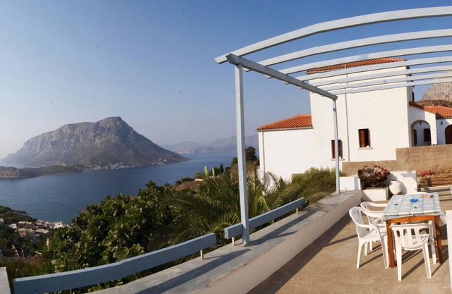 Villa con impresionantes vistas, impresionante puesta de sol, cerca del mar y senderos para escalar
