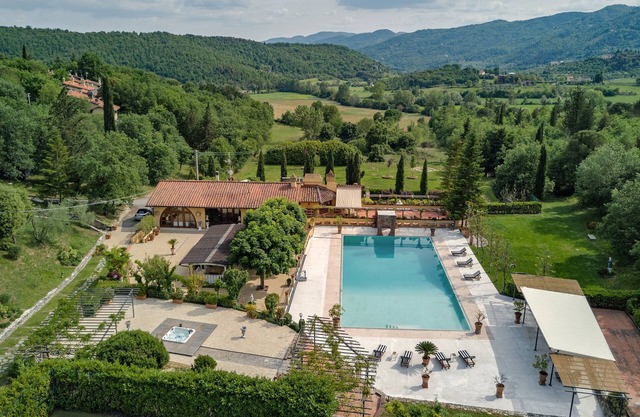 Villa with Florence Pool / Breakfast, Quitedian housekeeping, AirCon whirlpool