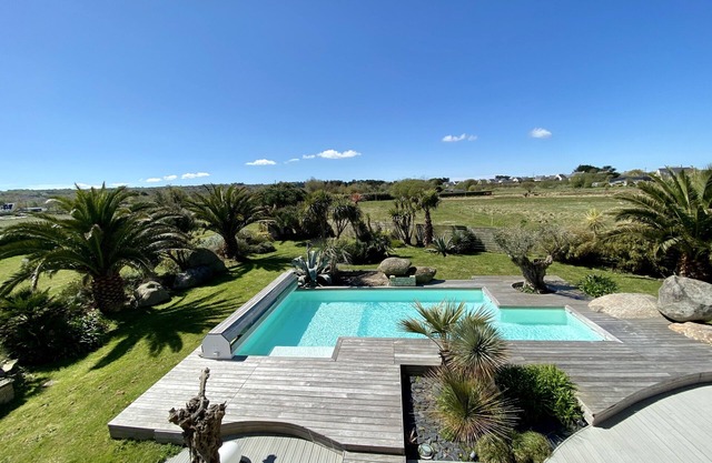 Villa con piscina climatizada de mayo a mediados de octubre a 700 metros de la playa.