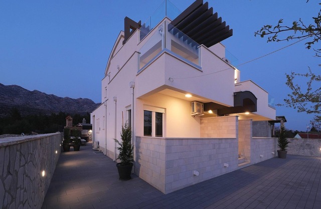 Villa con piscina climatizada