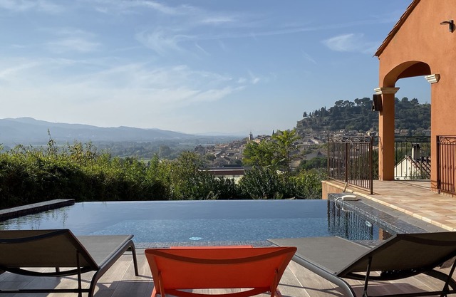 Villa con vistas panorámicas, piscina y spa de natación cubierta