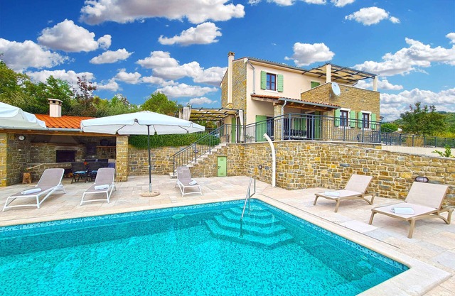 Casa vacacional con piscina y aire acondicionado