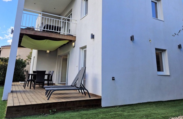 Villa with pool and terrace 400m from the sandy beach