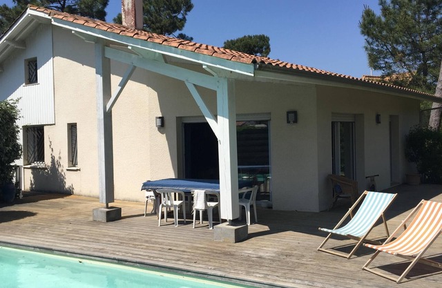 Villa con piscina, capacidad para 9 personas ubicada en Canon, entre el estanque y el océano