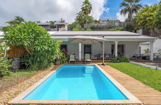 Villa with pool, summer kitchen and ocean view