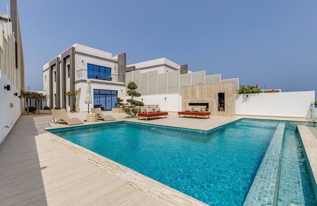 Villa with Private Pool, Near Reef Oasis Diving Center And Address Beach Resort