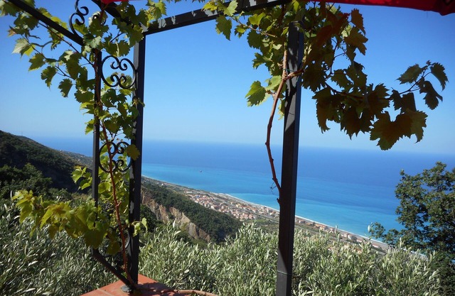Villa con vistas al mar para descansar y relajarse, a corta distancia de la playa
