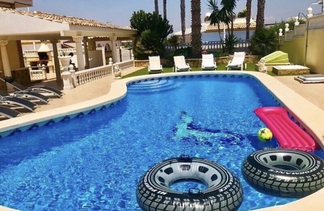 Villa Yanina GA with private heated pool fully airconditiong free included