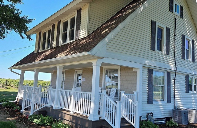 Vineyards Edge, a charming retreat located in the heart of wine country!