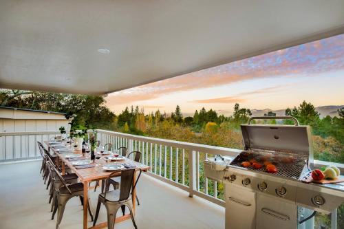 Vino Blanco by AvantStay Private Wine Country Home w Mtn Views Deck