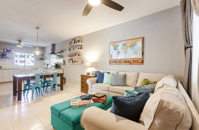 Encanto de la vendimia, 2bed privado, 1bath Apt, planta baja! Gran sombra!