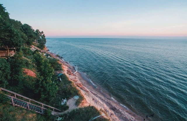 Vintage Cottage on Lake Michigan