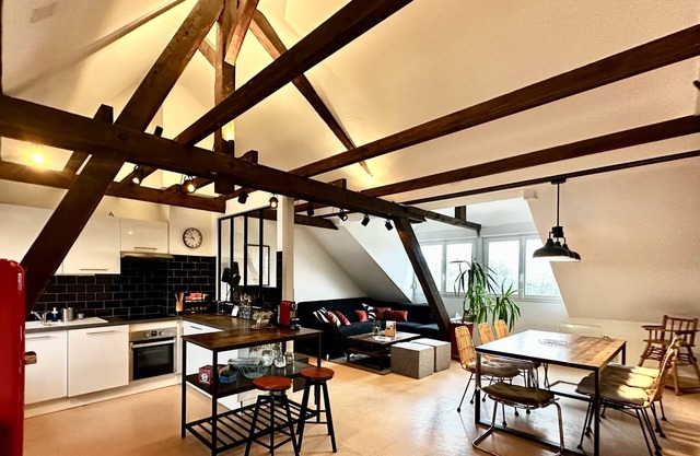 Vintage Loft 155 m² 4 bedrooms Parking, Netflix, Ultra-fast fiber Wifi