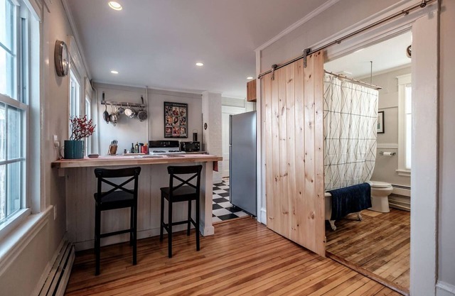 Vintage Maine y conveniencia moderna en Portlands Exclusive East End