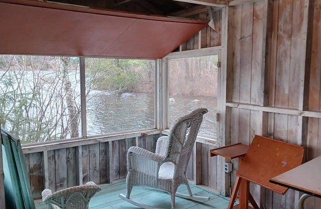 Vintage Mountainside Lake Cabin on Moose Pond
