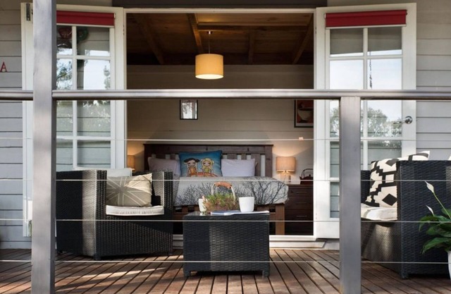 Viola @ Hepburn Springs. Caminar a la casa de baños Hepburn