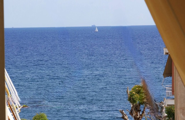 Violeta's Seaview Apartment in Piraeus