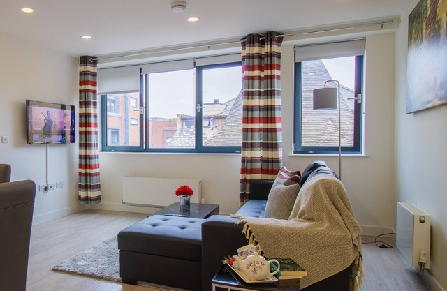 Virexxa Bedford Centre - Deluxe Suite - 2Bed Flat with Free Parking & Gym